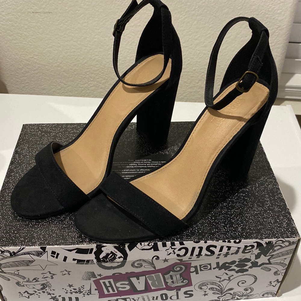 Stewpot sandal heels. Size 9